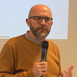 Thomas Crombez in het Veltershof tijdens de lezing - Foto Stefaan Huysentruyt