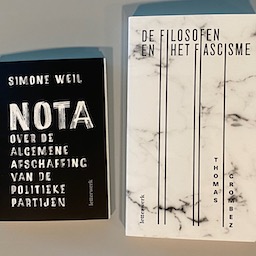 Boeken die Thomas meebracht - Foto Stefaan Huysentruyt